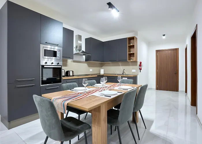 Di Vita's Maisonette Qawra By Homely Daire St. Paul's Bay