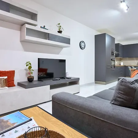 Di Vita's Maisonette Qawra By Homely *
