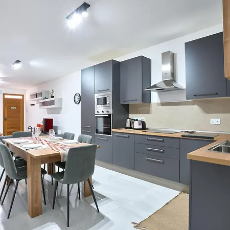 Di Vita's Maisonette Qawra By Homely San Pawl il-Baħar